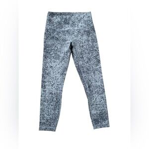 Lululemon Size 8 Wunder Under Hi-Rise 7/8
Tight Full-On Luxtreme Antiqued White